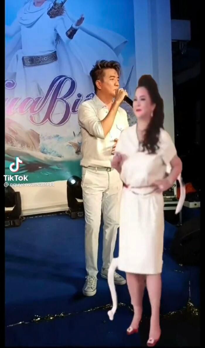 Thực hư chuyện bà Phương Hằng và Đàm Vĩnh Hưng chung sân khấu hát múa ăn ý mặc ồn ào 2 Thực hư chuyện bà Phương Hằng và Đàm Vĩnh Hưng chung sân khấu hát múa ăn ý mặc ồn ào 2