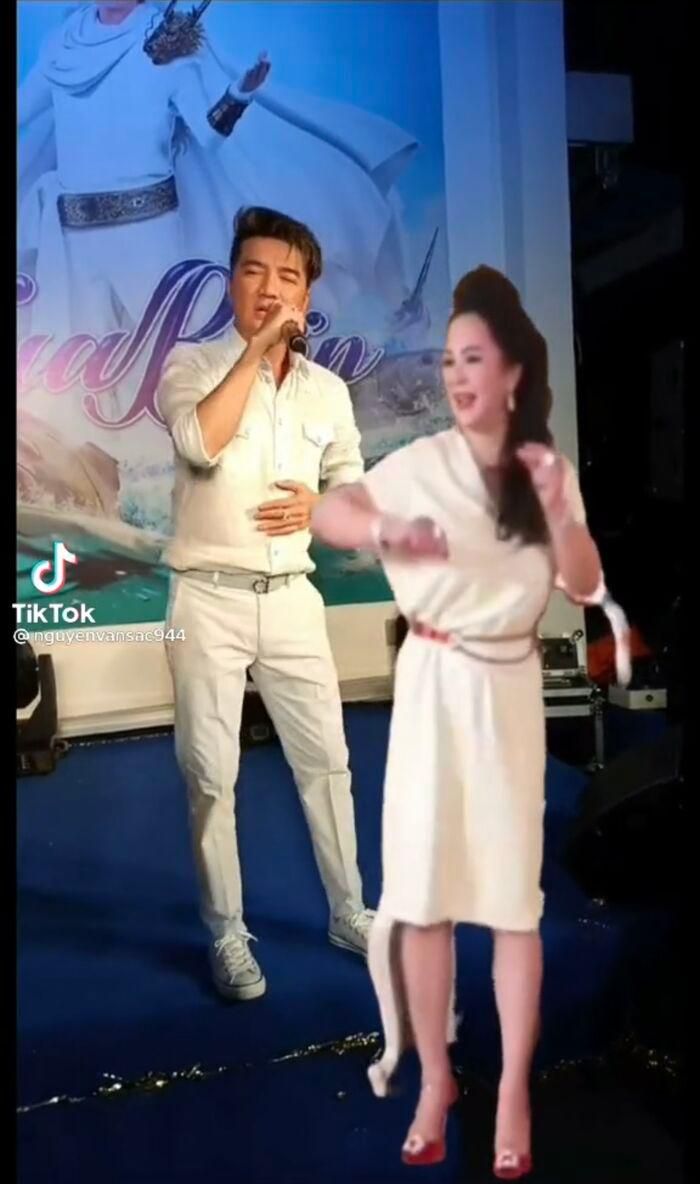 Thực hư chuyện bà Phương Hằng và Đàm Vĩnh Hưng chung sân khấu hát múa ăn ý mặc ồn ào 4 Thực hư chuyện bà Phương Hằng và Đàm Vĩnh Hưng chung sân khấu hát múa ăn ý mặc ồn ào 4