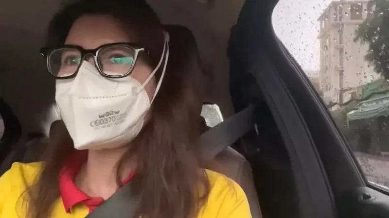 Trang Trần đáp trả sâu cay khi bị bà Phương Hằng mỉa mai 'rình mò trước biệt thự' nhà mình 1 Trang Trần đáp trả sâu cay khi bị bà Phương Hằng mỉa mai 'rình mò trước biệt thự' nhà mình 1