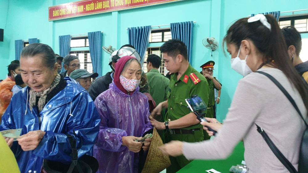 Công an yêu cầu thu thập chứng cứ, điều tra hoạt động từ thiện của Thủy Tiên. Ảnh: Internet Công an yêu cầu thu thập chứng cứ, điều tra hoạt động từ thiện của Thủy Tiên. Ảnh: Internet