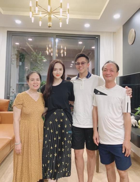 Hương Giang bị khui bằng chứng sống chung nhà cùng bạn trai CEO cực phẩm Matt Liu - Ảnh 2 Hương Giang bị khui bằng chứng sống chung nhà cùng bạn trai CEO cực phẩm Matt Liu - Ảnh 2