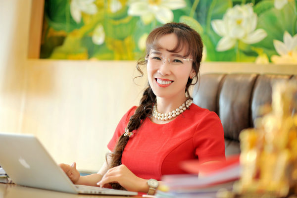 So kè nhan sắc 4 'bóng hồng quyền lực' 7X: Bà Phương Hằng lấn lướt Lê Hoàng Diệp Thảo 5 So kè nhan sắc 4 'bóng hồng quyền lực' 7X: Bà Phương Hằng lấn lướt Lê Hoàng Diệp Thảo 5