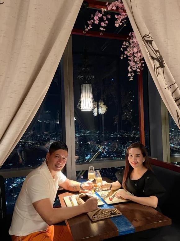 Hạnh phúc bên vợ đại gia nhưng Bình Minh lại để lộ phong độ đi xuống với diện mạo 'kém sắc' - Ảnh 1 Hạnh phúc bên vợ đại gia nhưng Bình Minh lại để lộ phong độ đi xuống với diện mạo 'kém sắc' - Ảnh 1