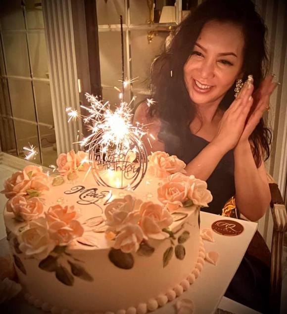 Tình đầu của Lý Hùng gây ngỡ ngàng với nhan sắc ngoài 50 trong tiệc sinh nhật - Ảnh 1 Tình đầu của Lý Hùng gây ngỡ ngàng với nhan sắc ngoài 50 trong tiệc sinh nhật - Ảnh 1