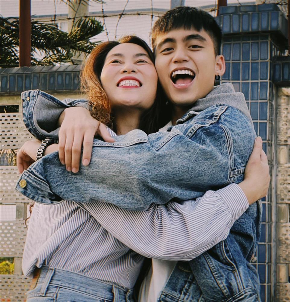 Bỏ qua Sơn Tùng hay Hải Tú, đây mới là mỹ nam có visual 'hạ gục' cả dàn celeb chỉ trong vài khung hình - Ảnh 2 Bỏ qua Sơn Tùng hay Hải Tú, đây mới là mỹ nam có visual 'hạ gục' cả dàn celeb chỉ trong vài khung hình - Ảnh 2