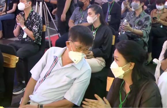 'Ông bầu' Phước Sang lộ diện với dáng vẻ u buồn giữa lúc vợ cũ bị chủ nợ đe dọa - Ảnh 4 'Ông bầu' Phước Sang lộ diện với dáng vẻ u buồn giữa lúc vợ cũ bị chủ nợ đe dọa - Ảnh 4