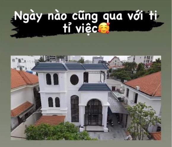 Lệ Quyên khoe 'bạch dinh' dát vàng, thoáng nhìn đã biết đại gia 'chịu chơi' tầm cỡ 4 Lệ Quyên khoe 'bạch dinh' dát vàng, thoáng nhìn đã biết đại gia 'chịu chơi' tầm cỡ 4