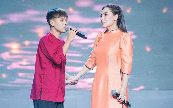 Mối quan hệ giữa cố ca sĩ Phi Nhung và Hồ Văn Cường đến nay vẫn là câu chuyện còn bỏ ngỏ. Ảnh: Internet Mối quan hệ giữa cố ca sĩ Phi Nhung và Hồ Văn Cường đến nay vẫn là câu chuyện còn bỏ ngỏ. Ảnh: Internet