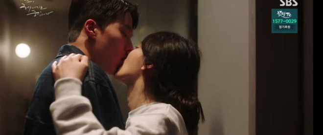 Song Hye Kyo khiến dân tình phát sốt với cảnh nóng 'vượt rào' cùng bạn diễn kém tuổi Song Hye Kyo khiến dân tình phát sốt với cảnh nóng 'vượt rào' cùng bạn diễn kém tuổi