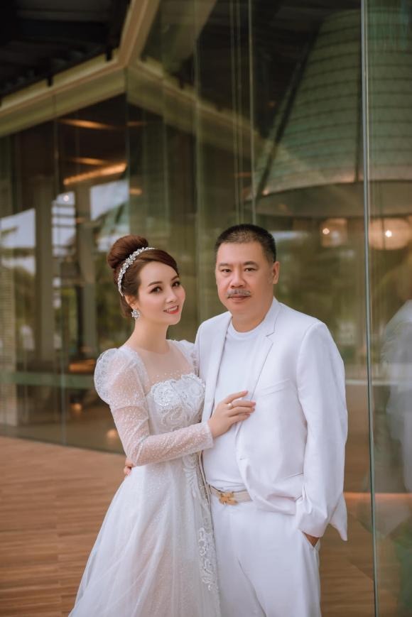 'Cô Trúc' Mai Thu Huyền hiếm hoi đăng ảnh tình tứ bên ông xã doanh nhân trong dịp đặc biệt - Ảnh 1 'Cô Trúc' Mai Thu Huyền hiếm hoi đăng ảnh tình tứ bên ông xã doanh nhân trong dịp đặc biệt - Ảnh 1