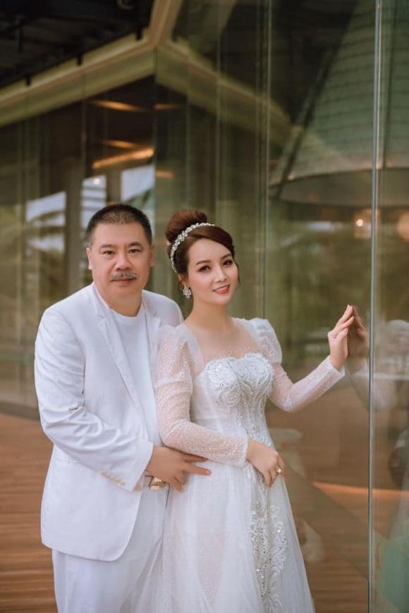 'Cô Trúc' Mai Thu Huyền hiếm hoi đăng ảnh tình tứ bên ông xã doanh nhân trong dịp đặc biệt - Ảnh 2 'Cô Trúc' Mai Thu Huyền hiếm hoi đăng ảnh tình tứ bên ông xã doanh nhân trong dịp đặc biệt - Ảnh 2