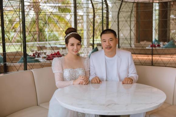 'Cô Trúc' Mai Thu Huyền hiếm hoi đăng ảnh tình tứ bên ông xã doanh nhân trong dịp đặc biệt - Ảnh 5 'Cô Trúc' Mai Thu Huyền hiếm hoi đăng ảnh tình tứ bên ông xã doanh nhân trong dịp đặc biệt - Ảnh 5