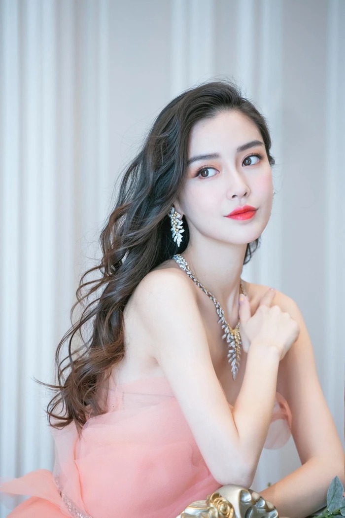 5 mỹ nhân Cbiz đọ vai trần 'nét căng': Dương Mịch quyến rũ, Triệu Lệ Dĩnh gợi cảm đến mỹ nhân cuối đẹp đến 'ná thở' - Ảnh 3 5 mỹ nhân Cbiz đọ vai trần 'nét căng': Dương Mịch quyến rũ, Triệu Lệ Dĩnh gợi cảm đến mỹ nhân cuối đẹp đến 'ná thở' - Ảnh 3