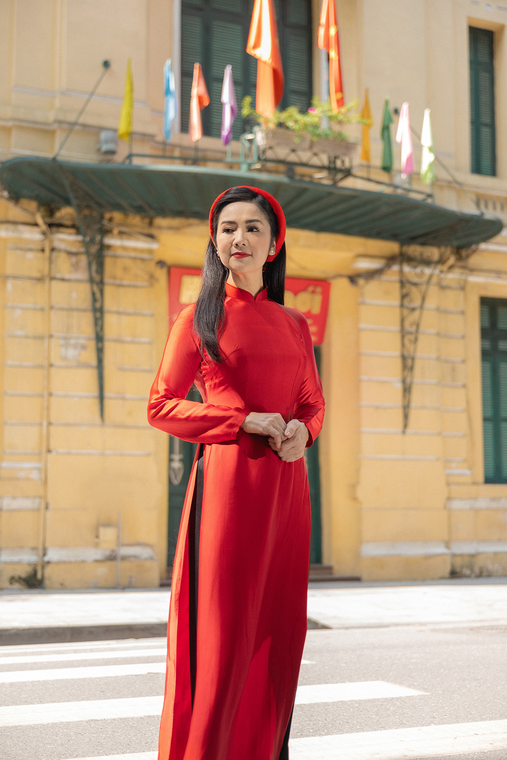 'Tiểu thư lá ngọc cành vàng' NSND Thu Hà gây thương nhớ qua tà áo dài trên phố 3 'Tiểu thư lá ngọc cành vàng' NSND Thu Hà gây thương nhớ qua tà áo dài trên phố 3