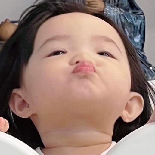 'Ái nữ' nhà Đông Nhi khiến dân tình phát 'sốt' với loạt biểu cảm 'bá đạo hết cỡ' 2 'Ái nữ' nhà Đông Nhi khiến dân tình phát 'sốt' với loạt biểu cảm 'bá đạo hết cỡ' 2