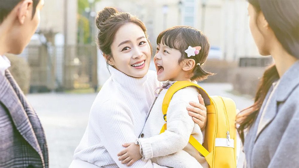 Kim Tea Hee rũ bỏ hình ảnh 'bình hoa di động', nhận được nhiều lời khen của công chúng. Ảnh: Internet Kim Tea Hee rũ bỏ hình ảnh 'bình hoa di động', nhận được nhiều lời khen của công chúng. Ảnh: Internet