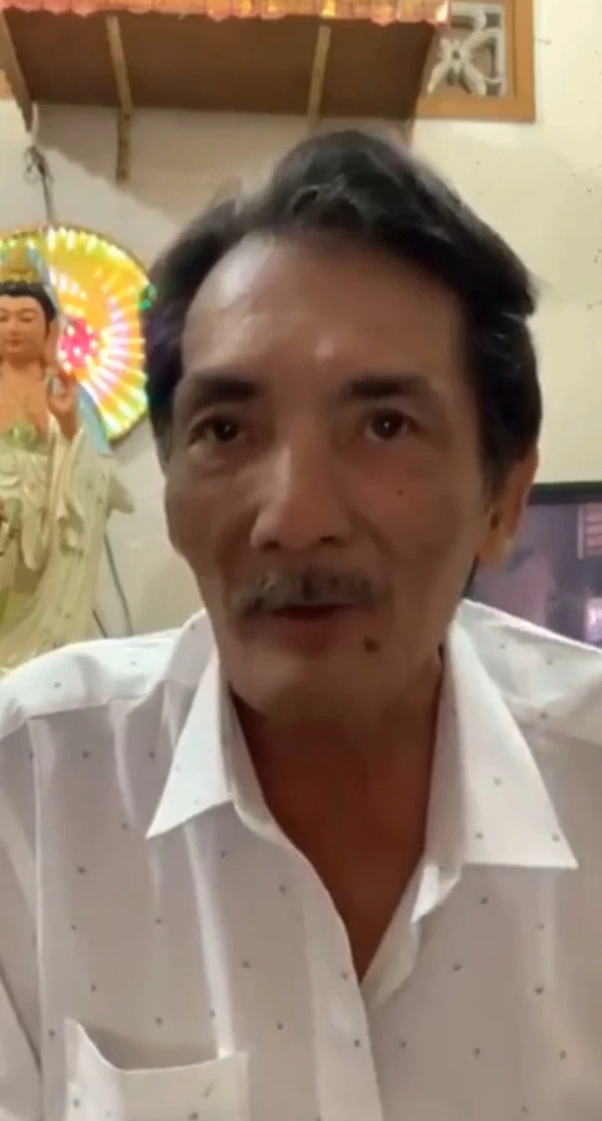 Thương Tín đăng đàn làm rõ chuyện tháo răng Trịnh Kim Chi tặng. Ảnh cắt từ clip Thương Tín đăng đàn làm rõ chuyện tháo răng Trịnh Kim Chi tặng. Ảnh cắt từ clip