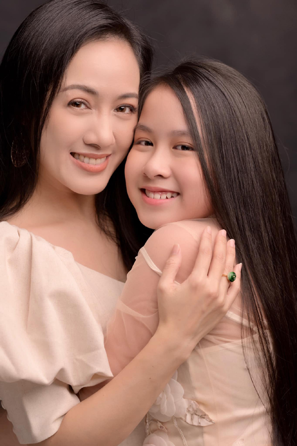 BTV Hoài Anh cùng ái nữ. Ảnh: Facebook BTV Hoài Anh cùng ái nữ. Ảnh: Facebook