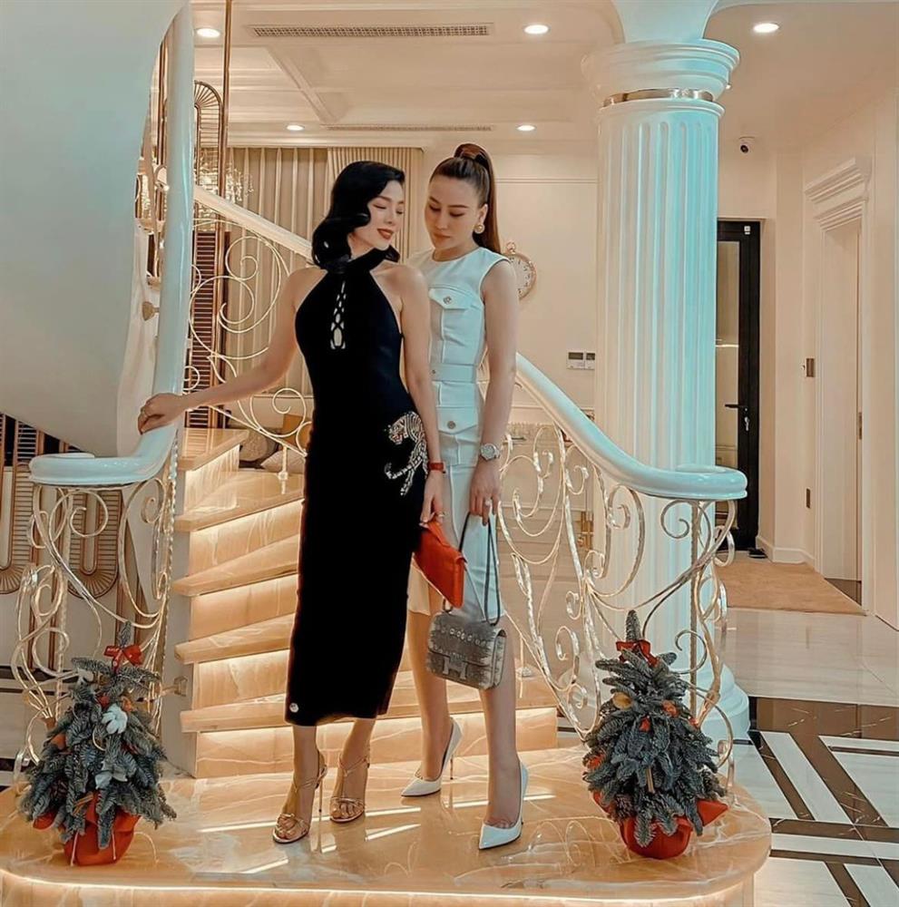 Lệ Quyên khoe các góc trong căn biệt thự khiến dân tình không khỏi ngỡ ngàng. Ảnh: Facebook