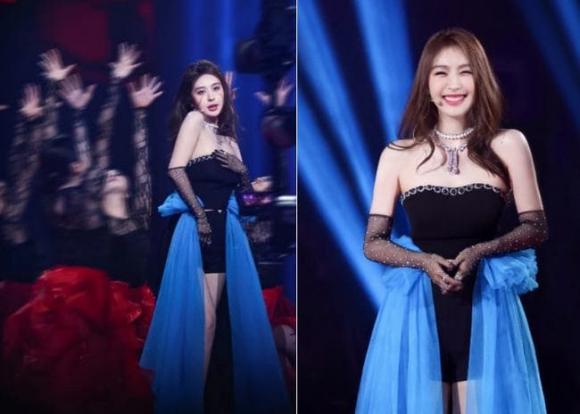 Tình cũ Huỳnh Hiểu Minh 'muối mặt' trước sự cố tụt váy ngay trên sóng truyền hình - Ảnh 1 Tình cũ Huỳnh Hiểu Minh 'muối mặt' trước sự cố tụt váy ngay trên sóng truyền hình - Ảnh 1