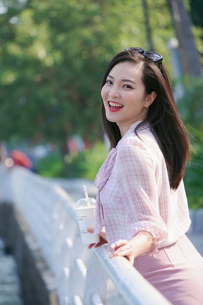 Điều ít biết về nữ BTV 'thế sóng' Hoài Anh: Là người miền Tây đầu tiên 'lên sóng' Thời sự 19h - Ảnh 4 Điều ít biết về nữ BTV 'thế sóng' Hoài Anh: Là người miền Tây đầu tiên 'lên sóng' Thời sự 19h - Ảnh 4
