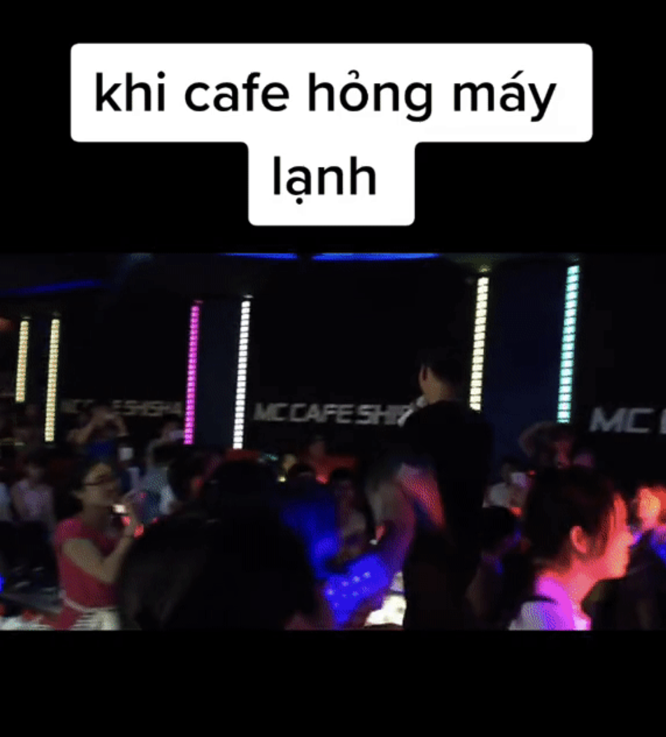 Hoài Lâm bất ngờ 'đánh úp' khán giả với màn 'cháy hết mình' trên sân khấu - Ảnh 2 Hoài Lâm bất ngờ 'đánh úp' khán giả với màn 'cháy hết mình' trên sân khấu - Ảnh 2