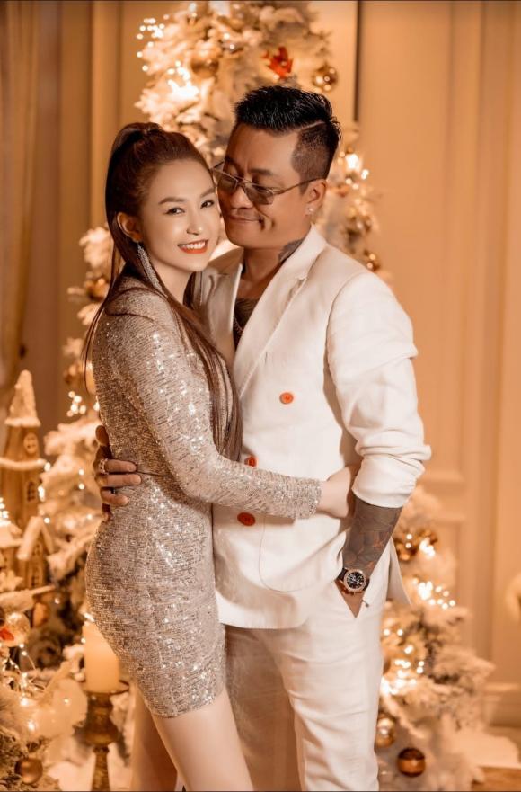 Nam ca sĩ Tuấn Hưng và bà xã. Ảnh: Internet Nam ca sĩ Tuấn Hưng và bà xã. Ảnh: Internet