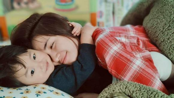 Hòa Minzy khoe góc nghiêng thần thánh với sống mũi cao khiến nhiều người nghi ngờ cô nàng phẫu thuật thẩm mỹ. Ảnh: Instagram