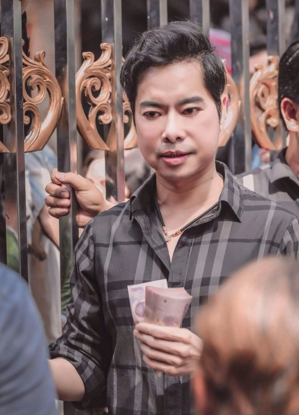 Sao Việt 20/1: Hoài Linh có kế hoạch mới hậu nhận giải lớn, MC Quyền Linh hé lộ sự cố muối mặt mất hình tượng 2