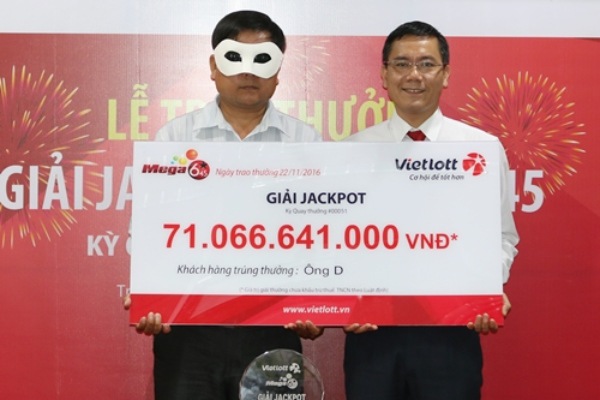 Anh Dũng sợ cảm giác trúng số vì liên tục bị làm phiền dù đã che mặt. Ảnh: Internet Anh Dũng sợ cảm giác trúng số vì liên tục bị làm phiền dù đã che mặt. Ảnh: Internet
