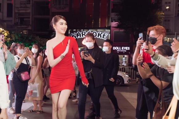 Ngọc Trinh gây chú ý khi xuất hiện tại thảm đỏ. Ảnh: Facebook Ngọc Trinh gây chú ý khi xuất hiện tại thảm đỏ. Ảnh: Facebook