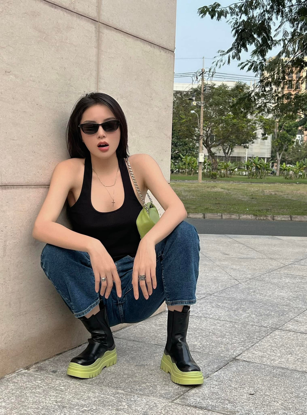 Chân dài xế sang Đặng Lê Nguyên Vũ đón đưa khoe vẻ chịu chơi và nóng bỏng khó rời mắt - Ảnh 2