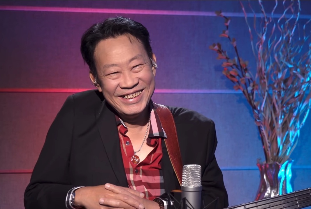 Nhạc sĩ Lê Quang hiếm hoi xuất hiện trước truyền hình sau sự cố sức khoẻ. Ảnh: Internet