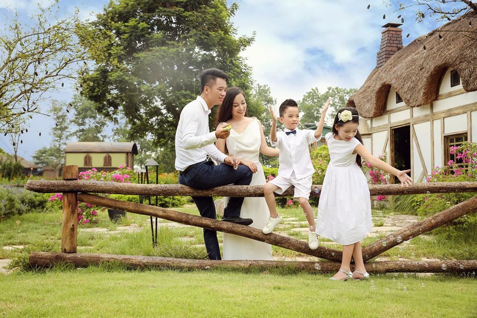 Gia đình nhỏ hạnh phúc của diễn viên Minh Hương. Ảnh: Internet