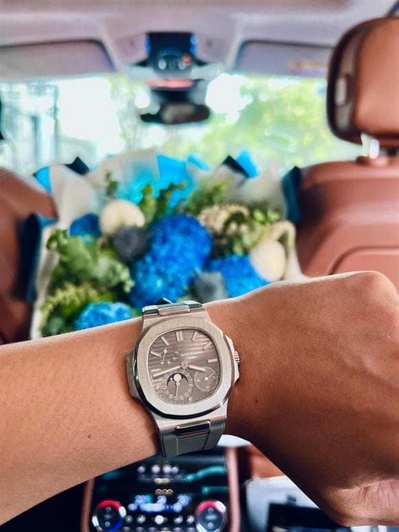 Matt Liu khoe đồng hồ tiền tỷ. Ảnh: Facebook