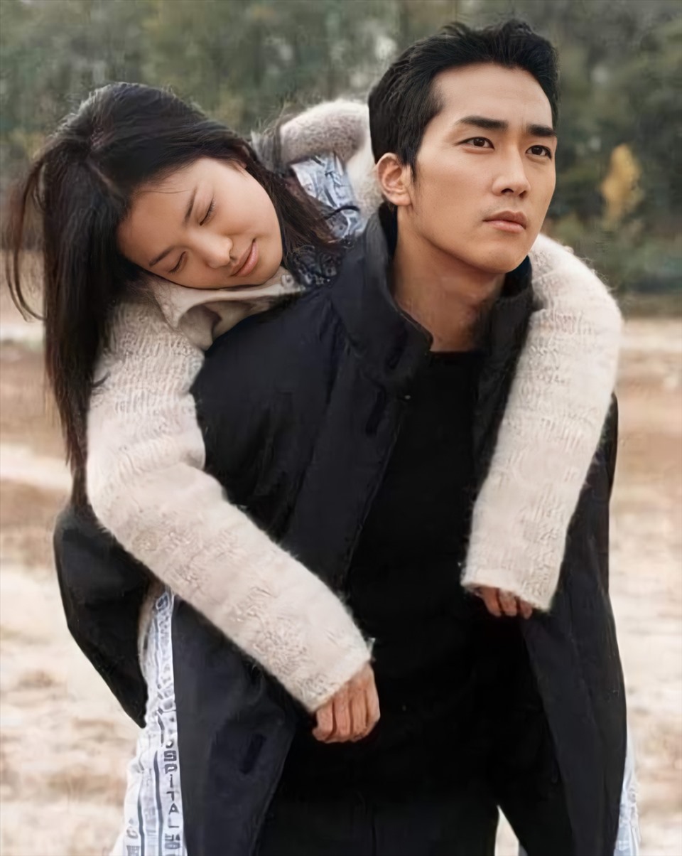 Cùng yêu tài tử Hyun Bin, Song Hye Kyo và Son Ye Jin có những điểm chung đến ngỡ ngàng! - Ảnh 1