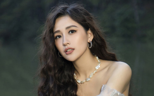 Chân dài từng được xế sang Đặng Lê Nguyên Vũ đón đưa từng chốt hạ nhiều thương vụ bạc tỷ. Ảnh: Internet Chân dài từng được xế sang Đặng Lê Nguyên Vũ đón đưa từng chốt hạ nhiều thương vụ bạc tỷ. Ảnh: Internet
