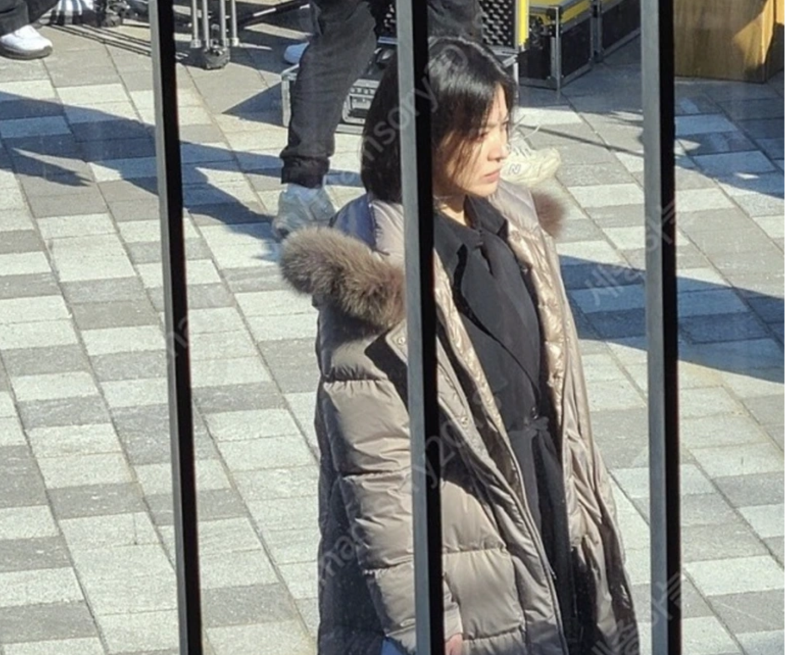 Hình ảnh hậu trường của Song Hye Kyo trong phim mới. Ảnh: Internet