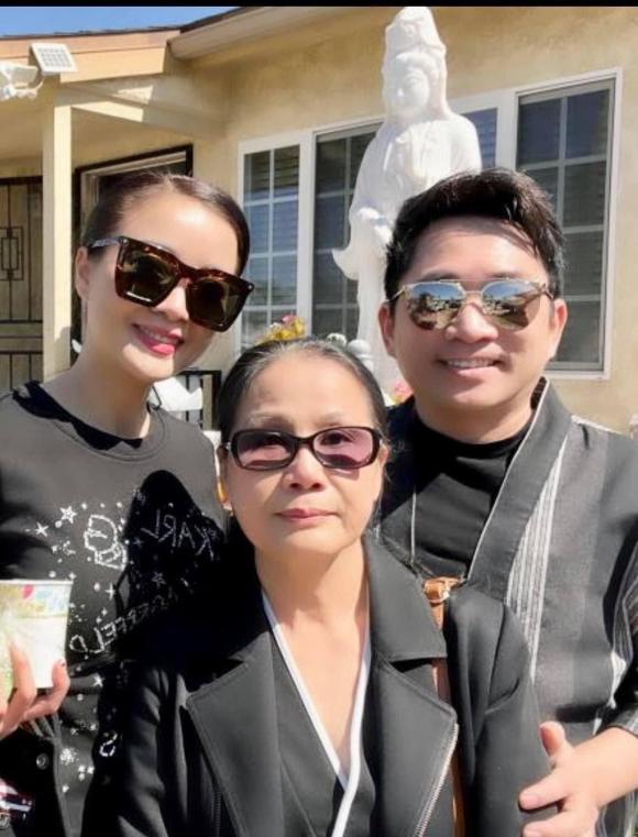 Ít ai ngờ ở tuổi 66, NS Tài Linh vẫn giữ được những đường nét thanh tú cùng làn da mịn màng. Ảnh chụp màn hình Ít ai ngờ ở tuổi 66, NS Tài Linh vẫn giữ được những đường nét thanh tú cùng làn da mịn màng. Ảnh chụp màn hình