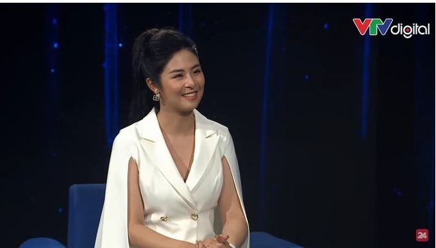 HH Ngọc Hân xuất hiện trên chương trình chia sẻ về kinh nghiệm đầu tư chứng khoán. Ảnh chụp màn hình