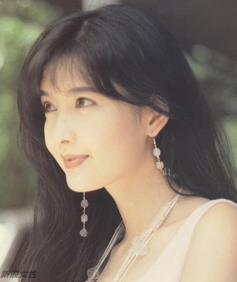 Ngỡ ngàng với nhan sắc của 'ngọc nữ' điện ảnh Hong Kong Châu Huệ Mẫn ở tuổi 55 - Ảnh 1