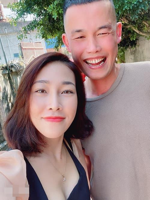 Vợ cũ Hiệp Gà 'thêm dầu vào lửa' giữa lúc drama của Hiền Hồ và đại gia đang 'nóng' - Ảnh 1 Vợ cũ Hiệp Gà 'thêm dầu vào lửa' giữa lúc drama của Hiền Hồ và đại gia đang 'nóng' - Ảnh 1