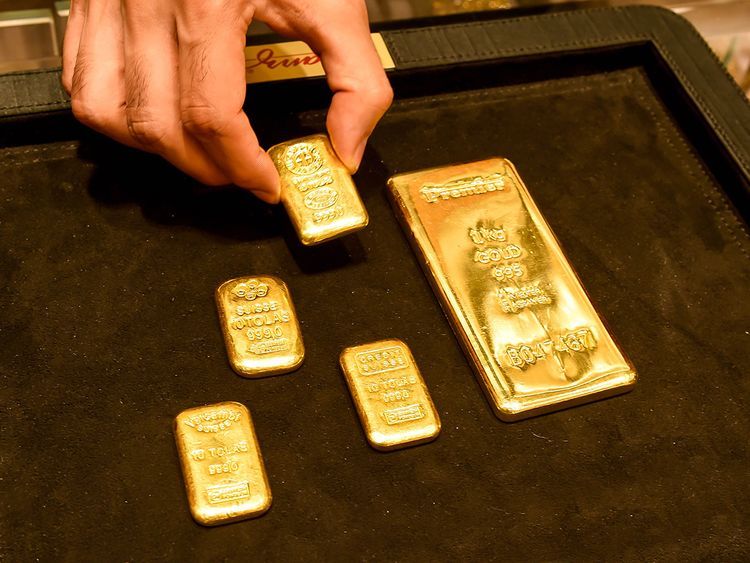 Gold price at noon on April 5: Trading at a gloomy level of 3