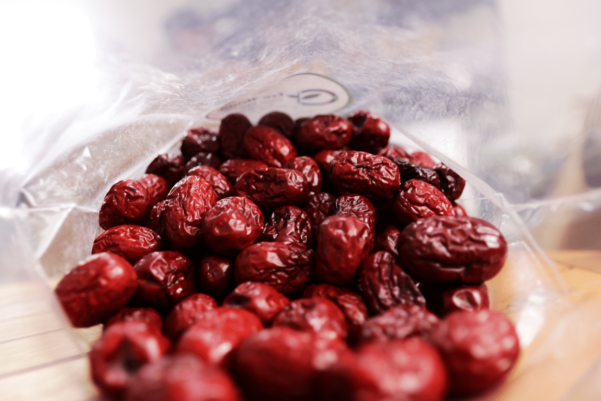 Táo đỏ có nhiều lợi ích tuyệt vời đối với sức khỏe của con người. Ảnh: Internet