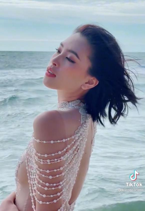 Hoa hậu Tiểu Vy bùng nổ với visual nóng bỏng  1