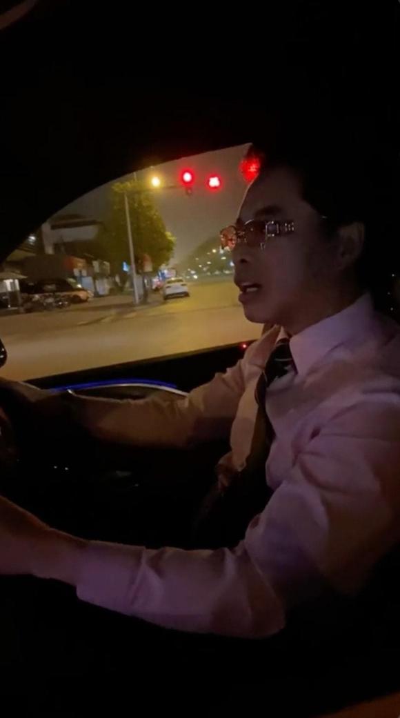 Đâu chỉ nâng đỡ Hồ Văn Cường, danh ca Ngọc Sơn còn có hành động tuyệt đẹp này với người bên đường  - Ảnh 1