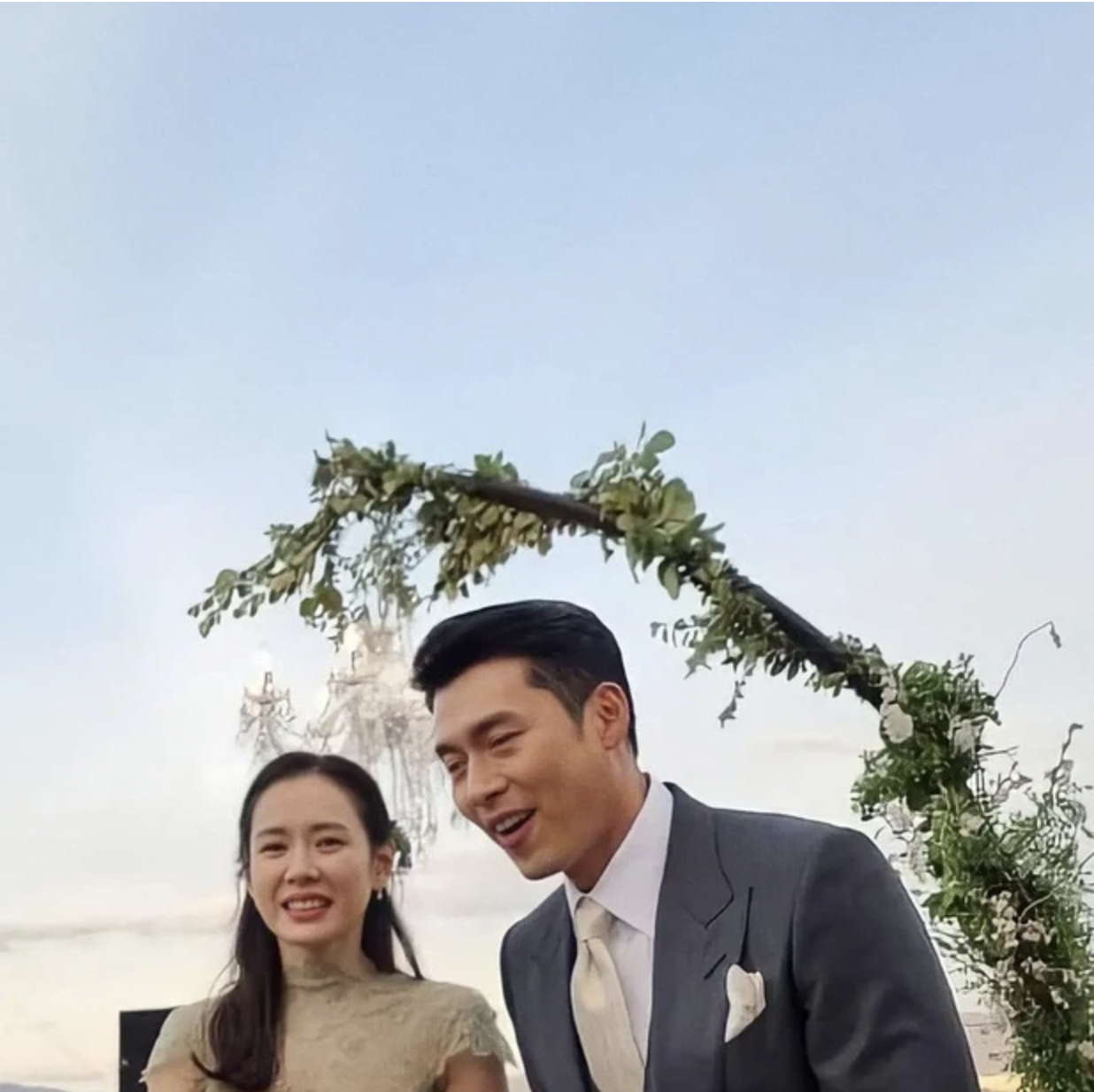 Hình ảnh Hyun Bin bị dìm hàng trong lễ cưới thế kỷ. Ảnh: Internet