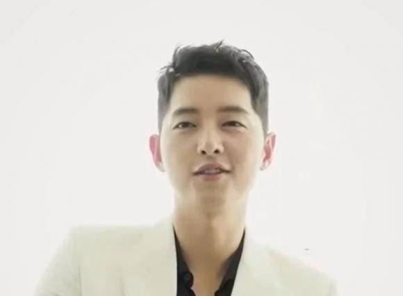 Song Joong Ki khiến dân tình tá hoả với diện mạo 'xuống mã' hậu ly hôn - Ảnh 1 Song Joong Ki khiến dân tình tá hoả với diện mạo 'xuống mã' hậu ly hôn - Ảnh 1