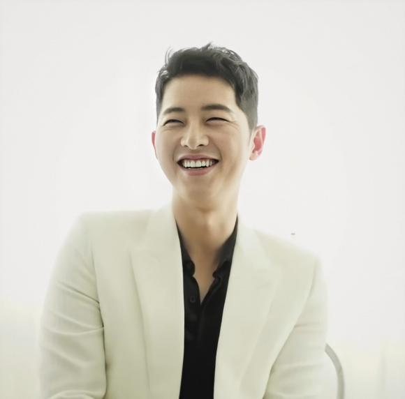 Song Joong Ki khiến dân tình tá hoả với diện mạo 'xuống mã' hậu ly hôn - Ảnh 2 Song Joong Ki khiến dân tình tá hoả với diện mạo 'xuống mã' hậu ly hôn - Ảnh 2