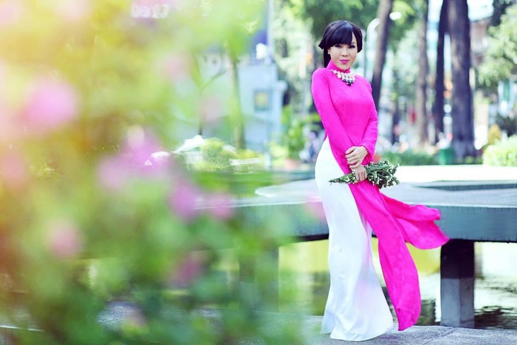 Danh hài Việt Hương khoe nhan sắc thời trẻ. Ảnh: Facebook